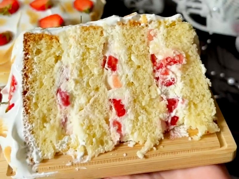 Бисквитный торт с творожным кремом