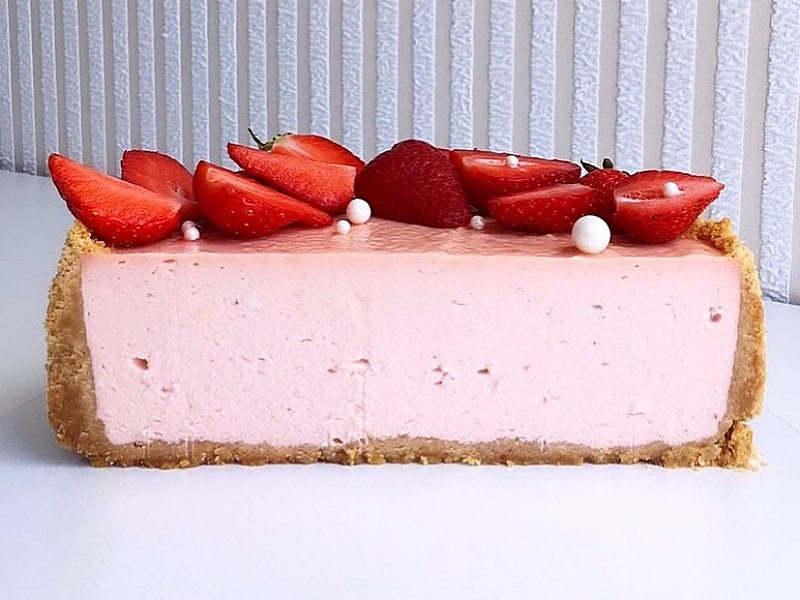 Клубничный чизкейк с желе в мультиварке — рецепт с фото, как приготовить