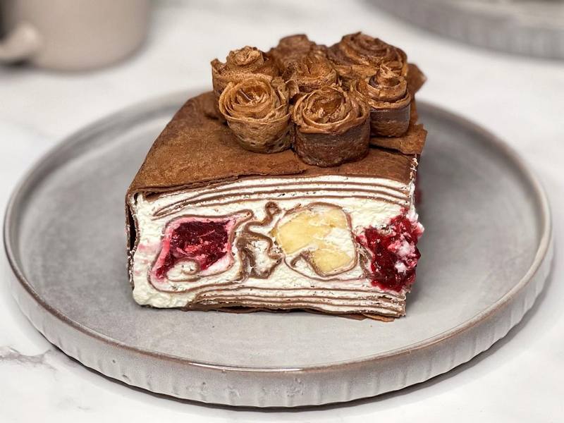Блинный торт с творожно-сливочным кремом, маком и белым шоколадом — рецепты | Дзен