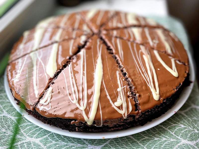Вкусный, влажный и быстрый шоколадный пирог – рецепт приготовления - На пенсии